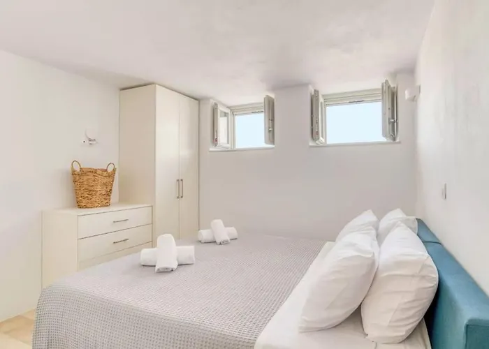 Villamar - Private With Pool In Naoussa Villa *