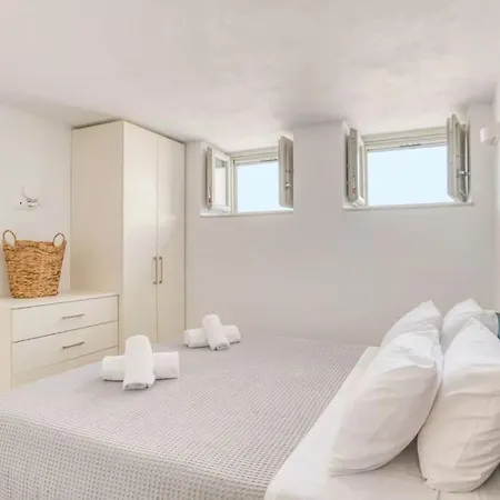 Villamar - Private With Pool In Naoussa Villa *