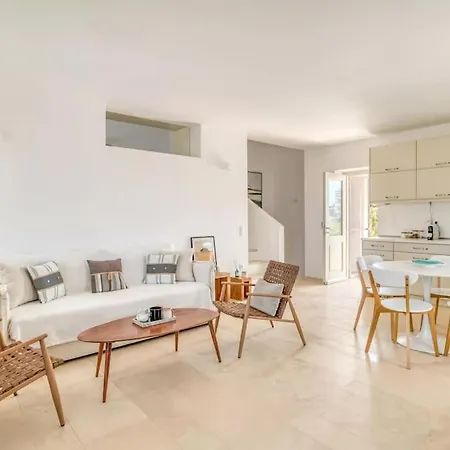 Villamar - Private With Pool In Naoussa Villa *