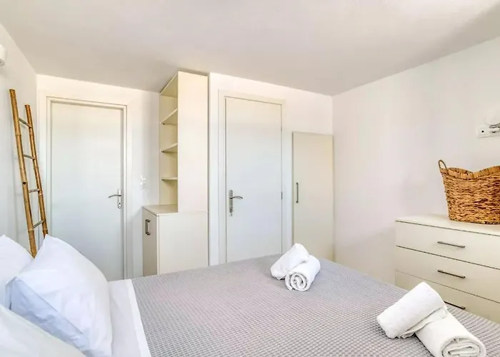 Villamar - Private With Pool In Naoussa *